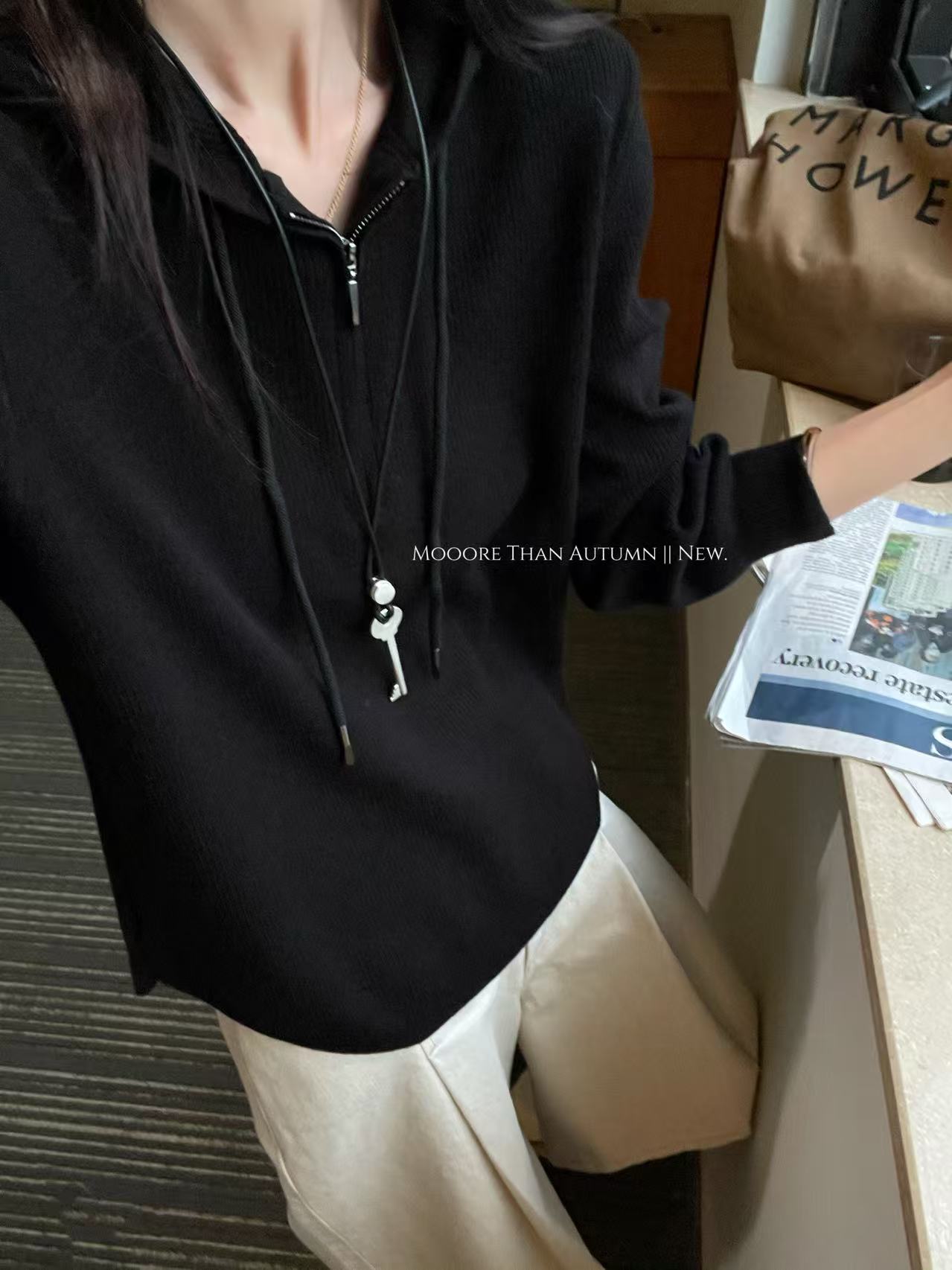 Hooded Half-Zip Knit Tops_BDHL7850