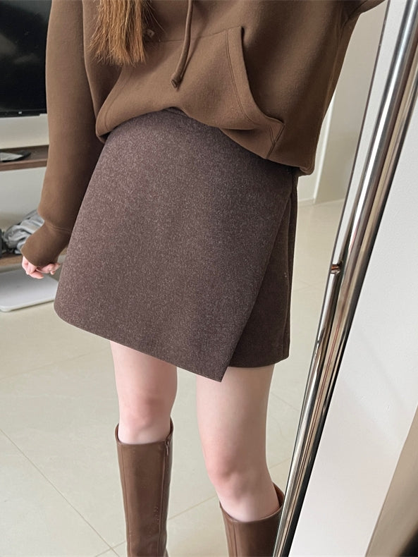 Simple Design Skirt-Style Shorts_BDHL6777