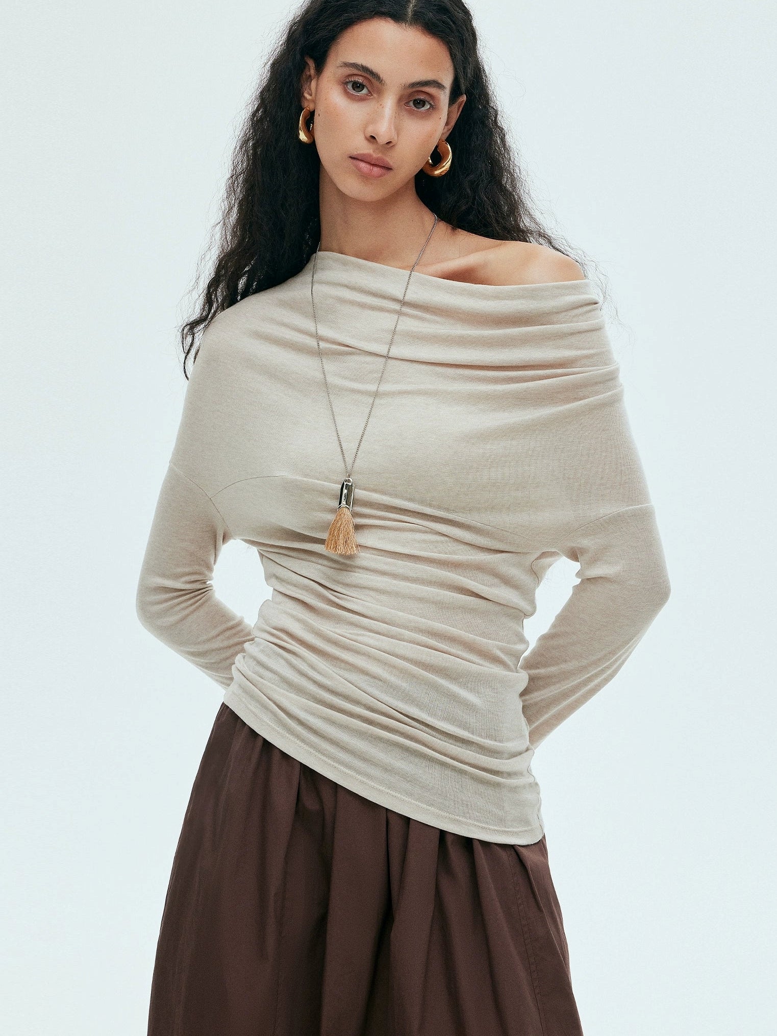 Asymmetrical Pleated Off-Shoulder Tops_BDHL7633