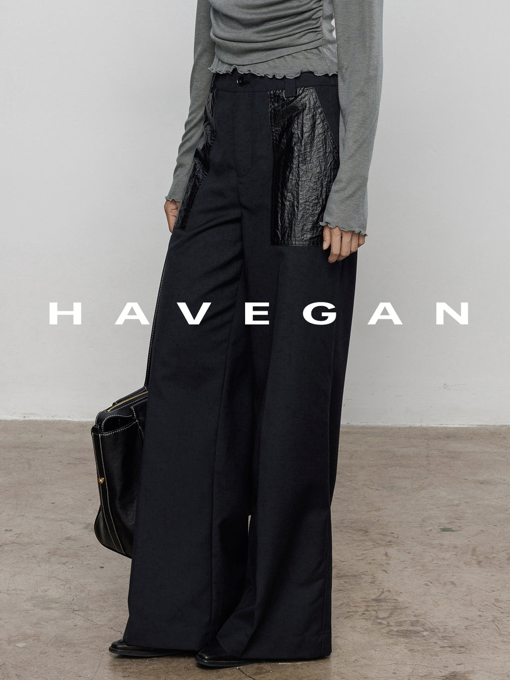 High-Waisted Leather Pocket Pants_BDHL7697