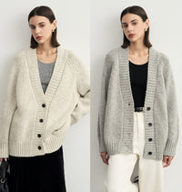 Loose Silhouette V-Neck Cardigan_BDHL6542