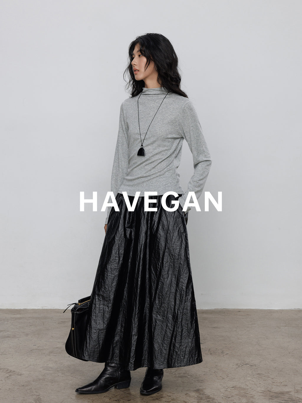 Matt Paper Leather Pleated Skirt_BDHL7706