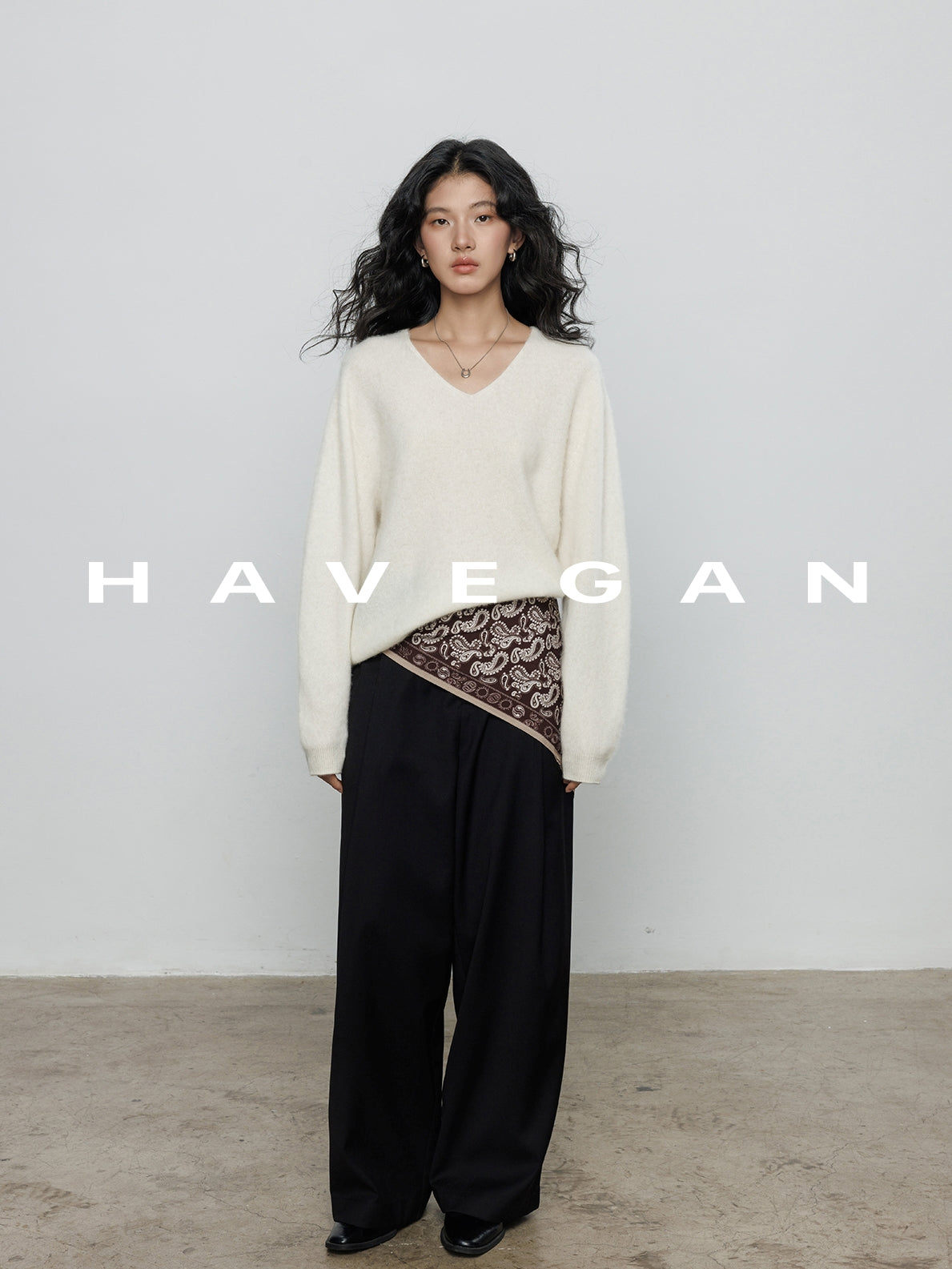 V-Neck Soft Knit Tops_BDHL7895