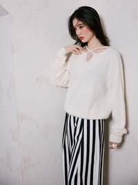 Cross-Neck Fluffy Sweater_BDHL6754