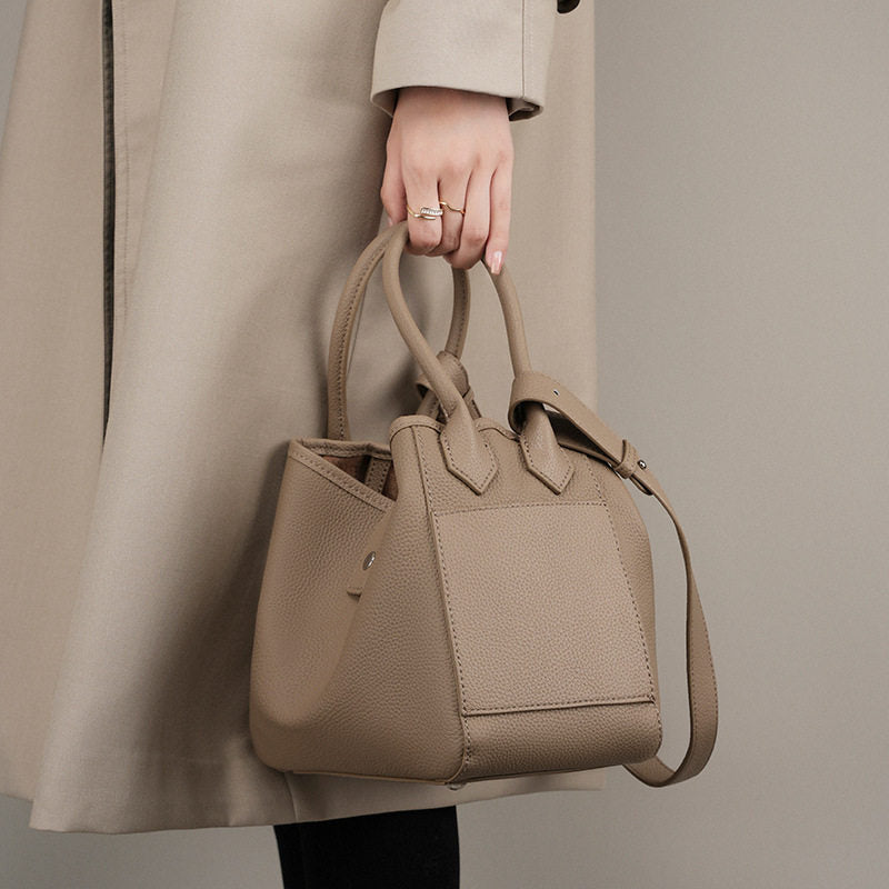 Grained Leather Bucket Handbag_BDHL8452
