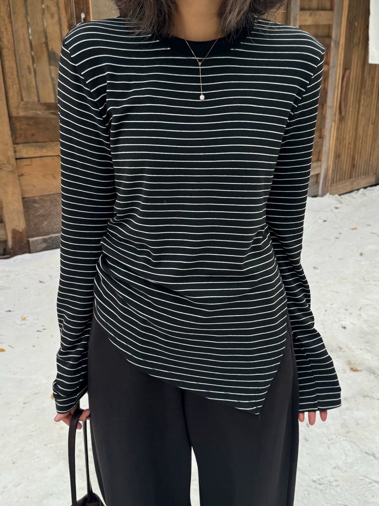Slim-Fit Side-Pleated Tops_BDHL7852