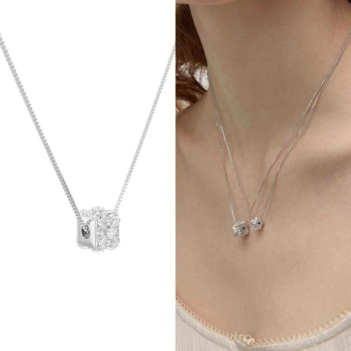 Iris Cube Pendant Necklace_BDHL8475