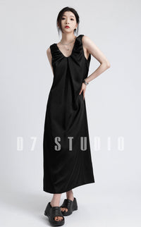 Pleated V-Neck Sleeveless Long Dress_BDHL6154