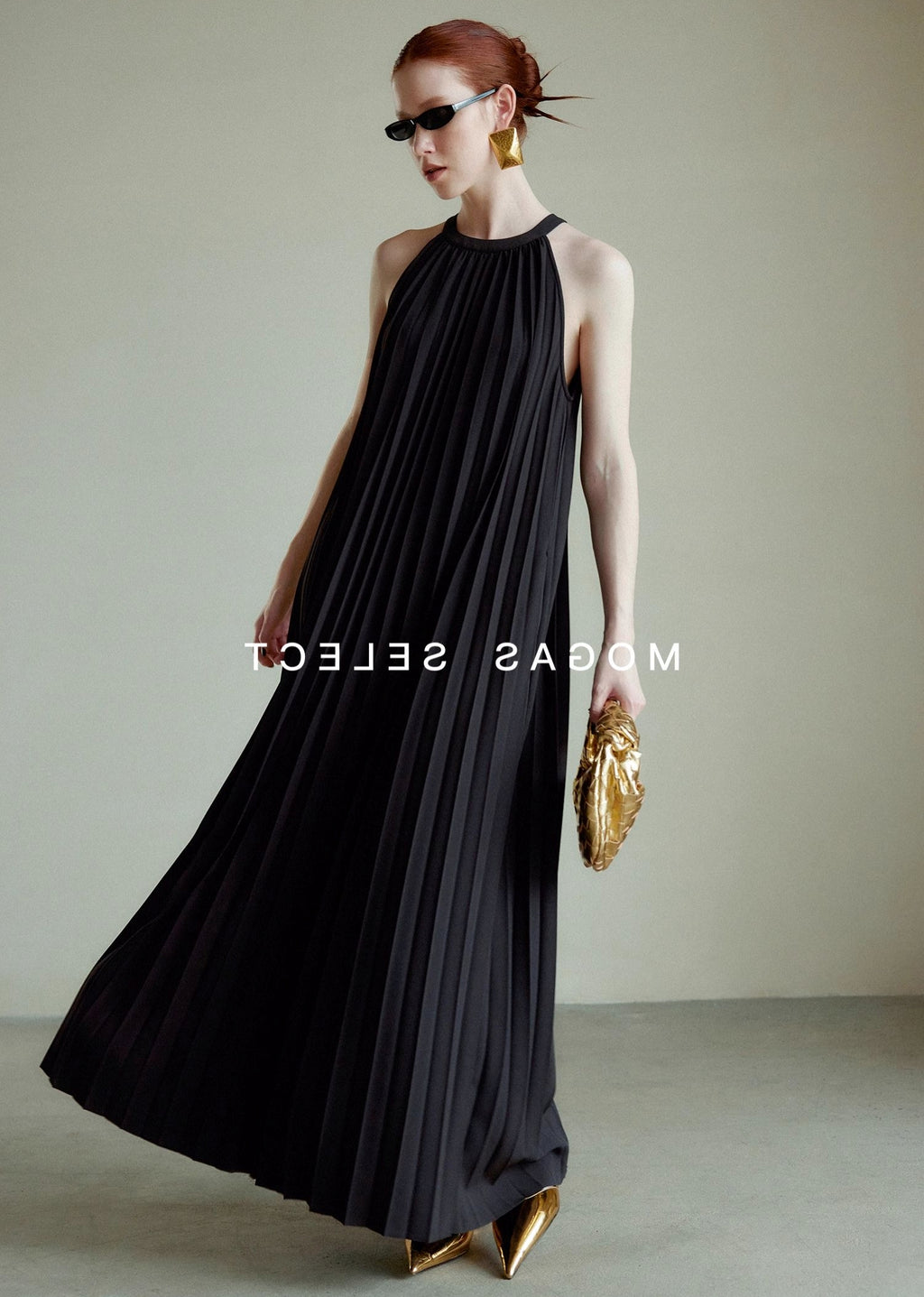 Halter Neck Pleated Dress_BDHL7556