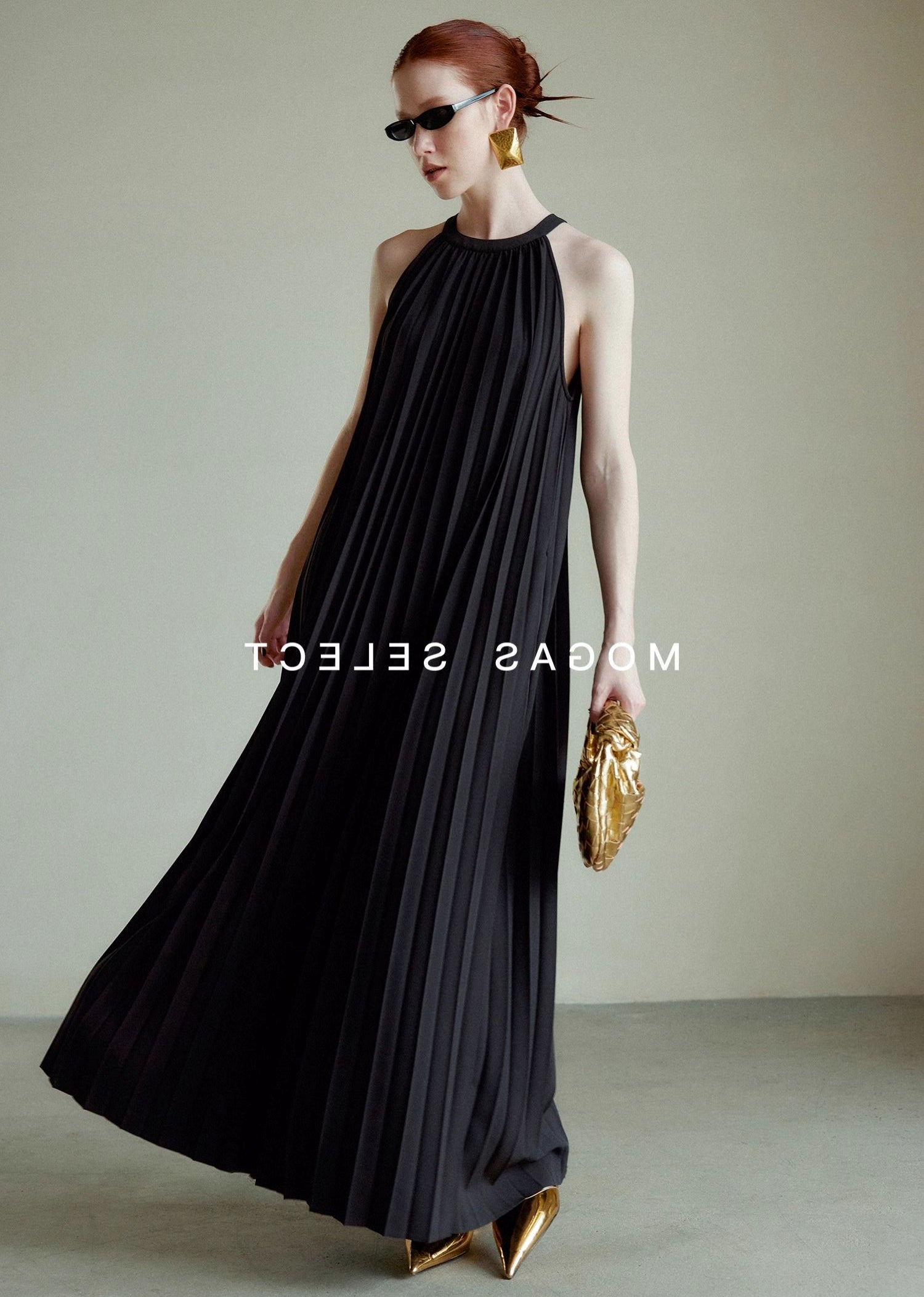Halter Neck Pleated Dress_BDHL7556