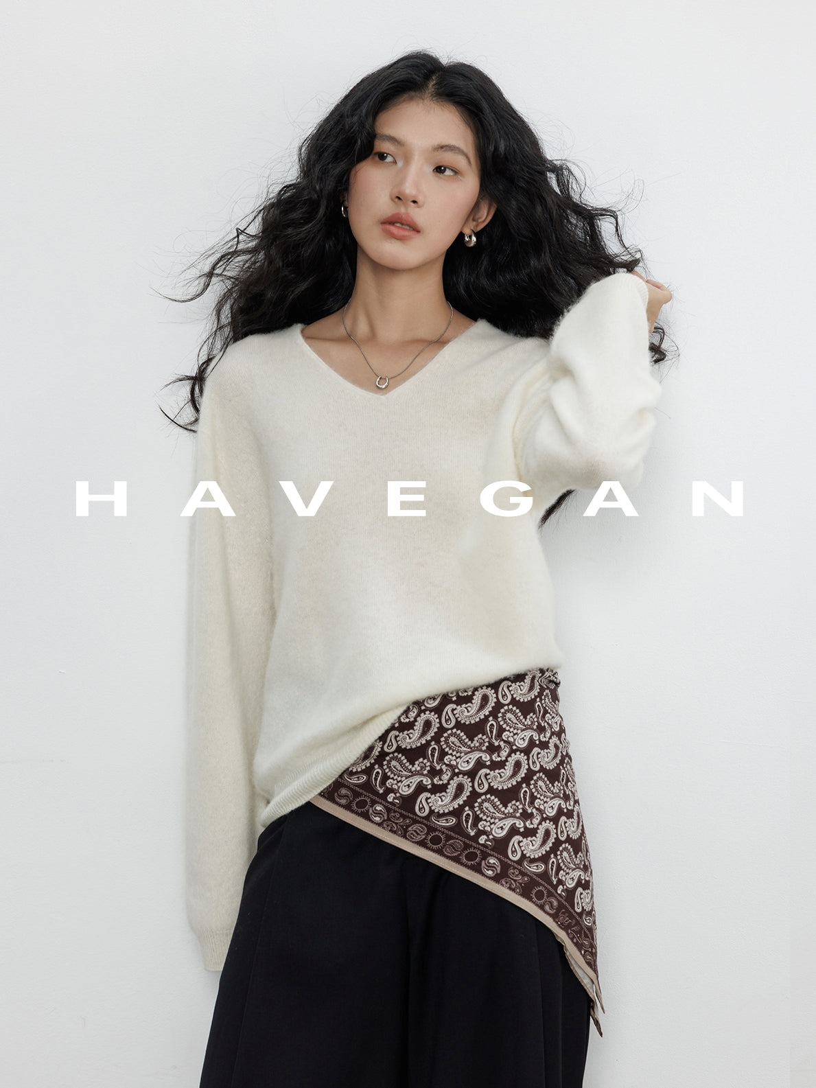 V-Neck Soft Knit Tops_BDHL7895