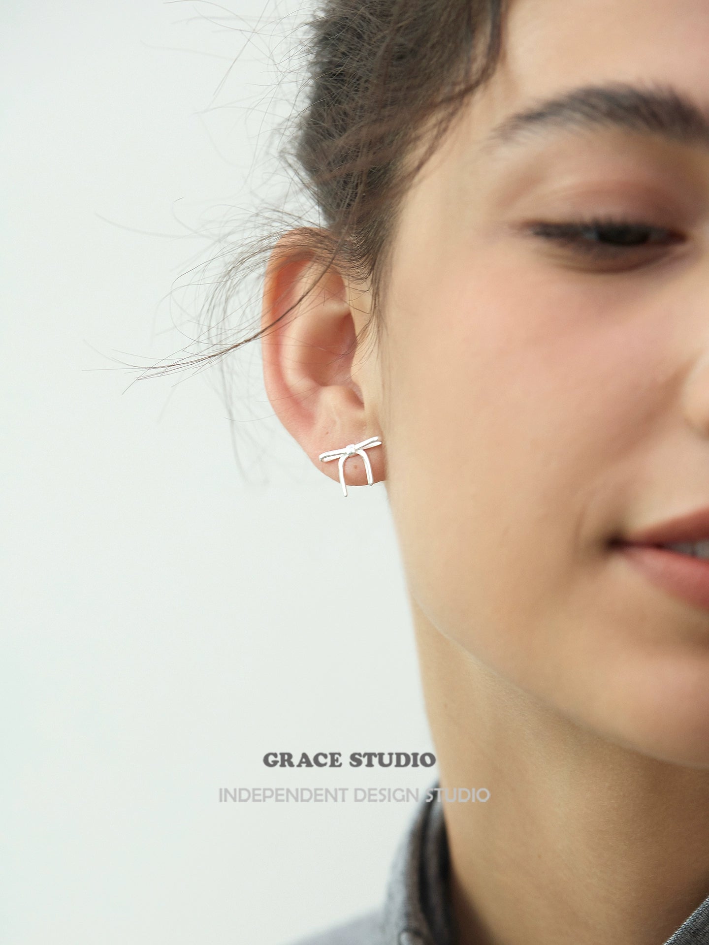 Silver Ribbon Bow Pierced Earrings_BDHL7682