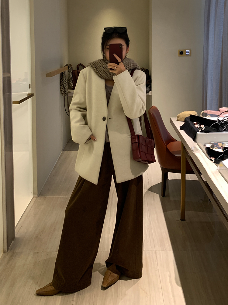 Loose Small V-Neck Coat_BDHL6795