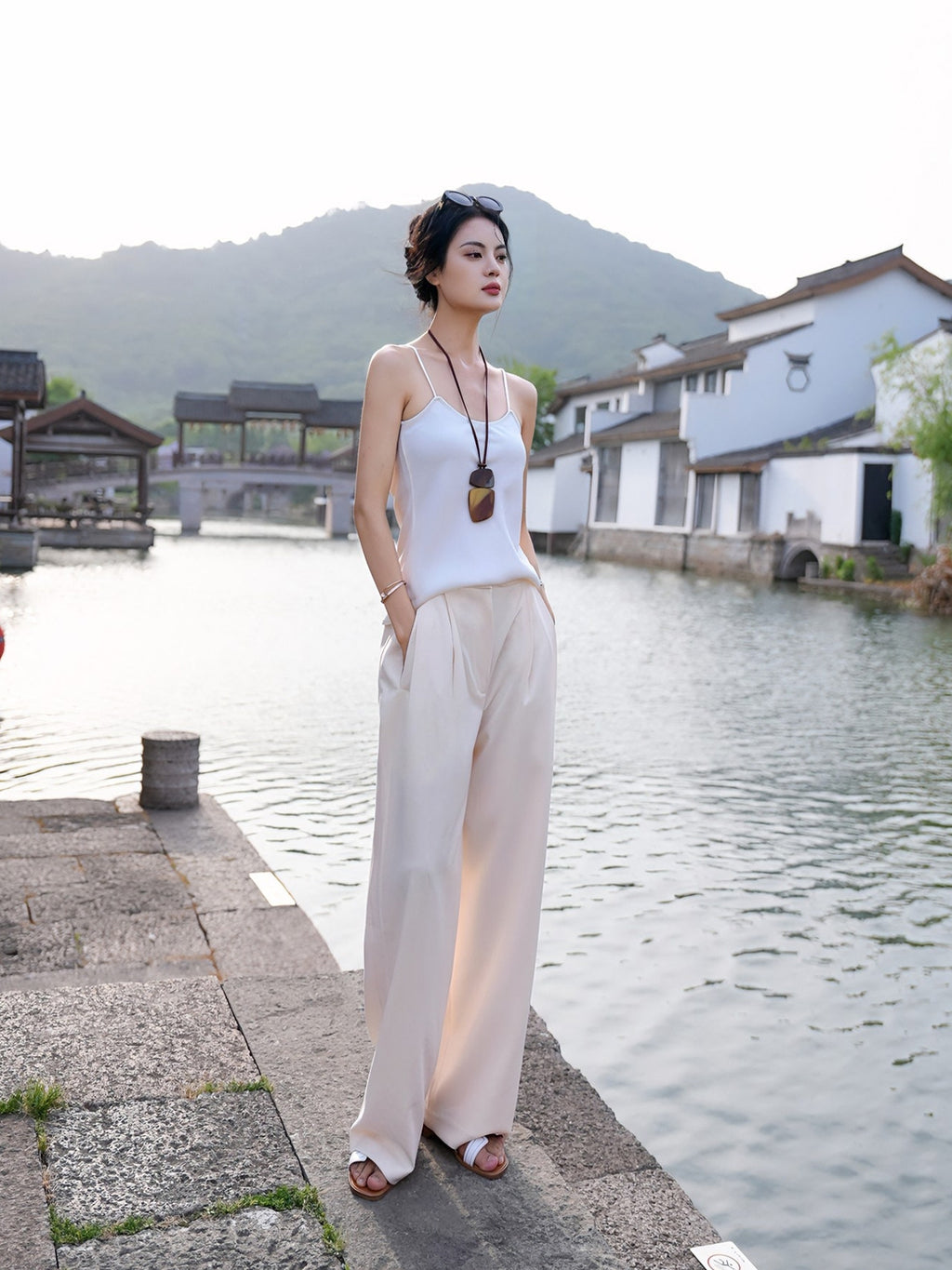 Pleated Wide-Leg Pants_BDHL8161