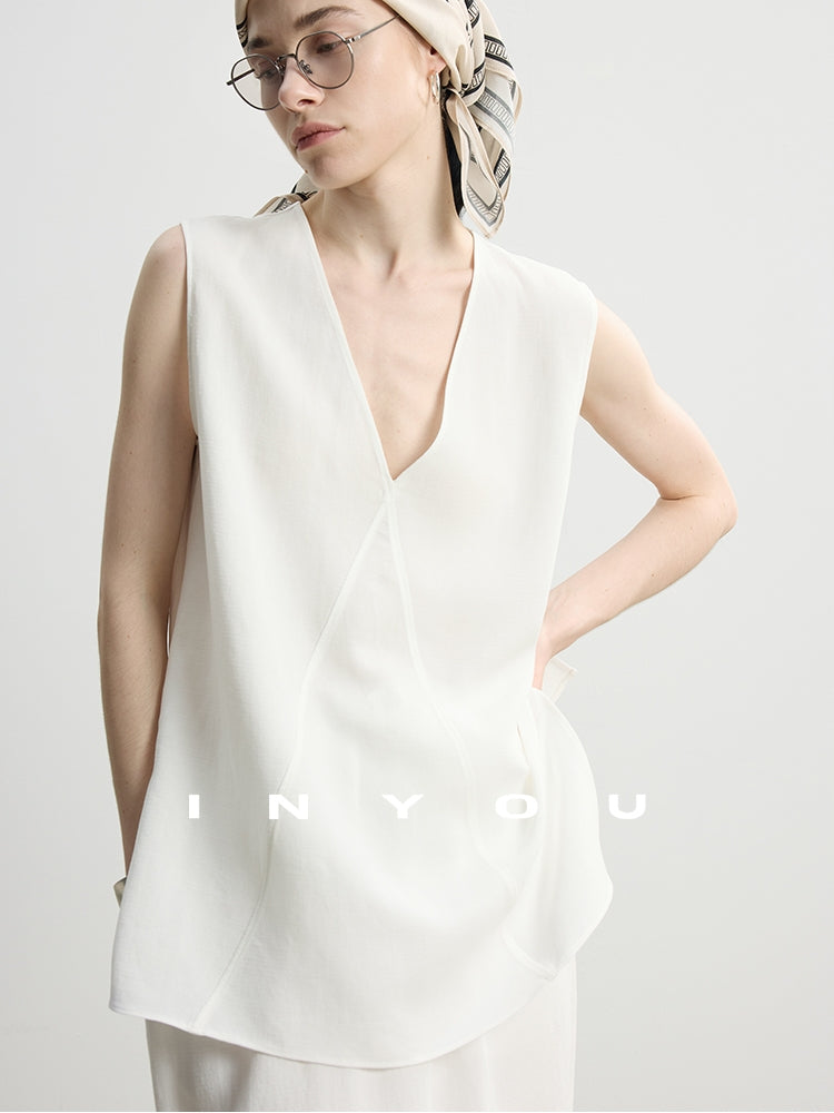 V-Neck Vest Or High-Waisted Skirt_BDHL7492