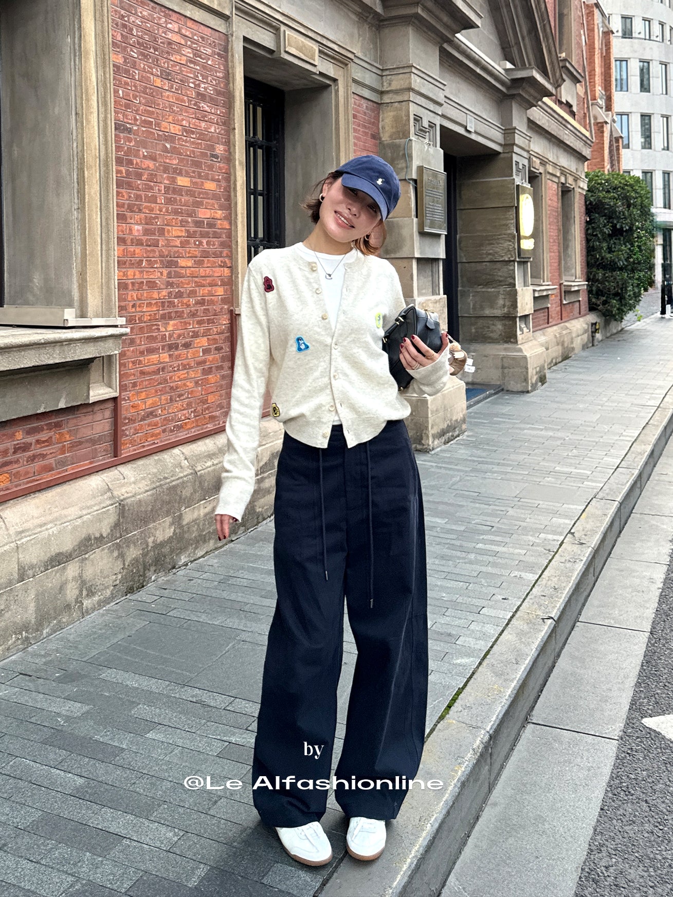 Relaxed-Fit Curved Cargo Pants_BDHL8011