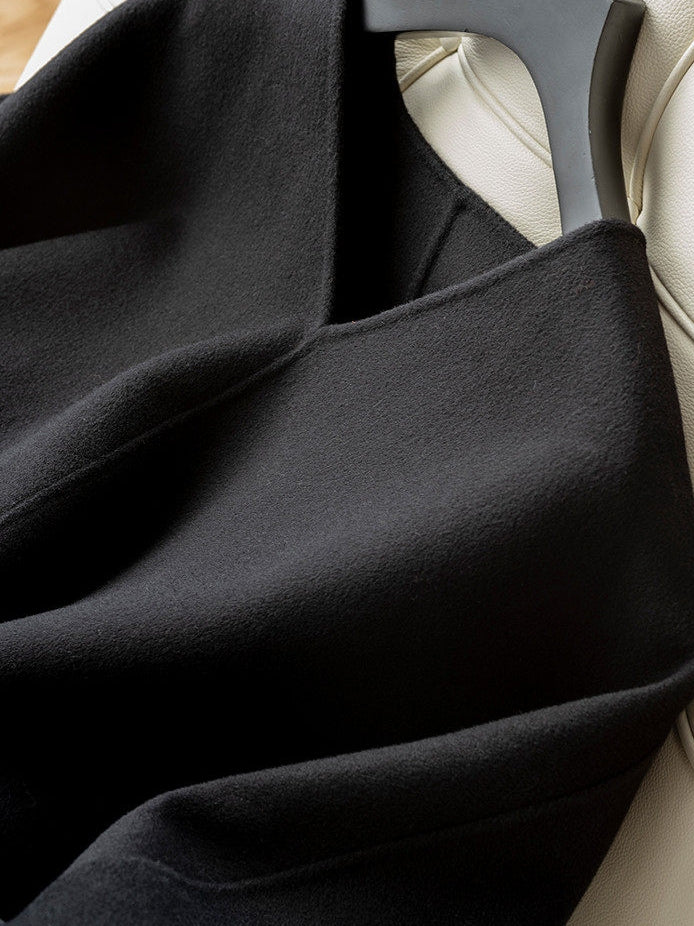 Loose-Fitting V-Neck Sweatshirt_BDHL8042