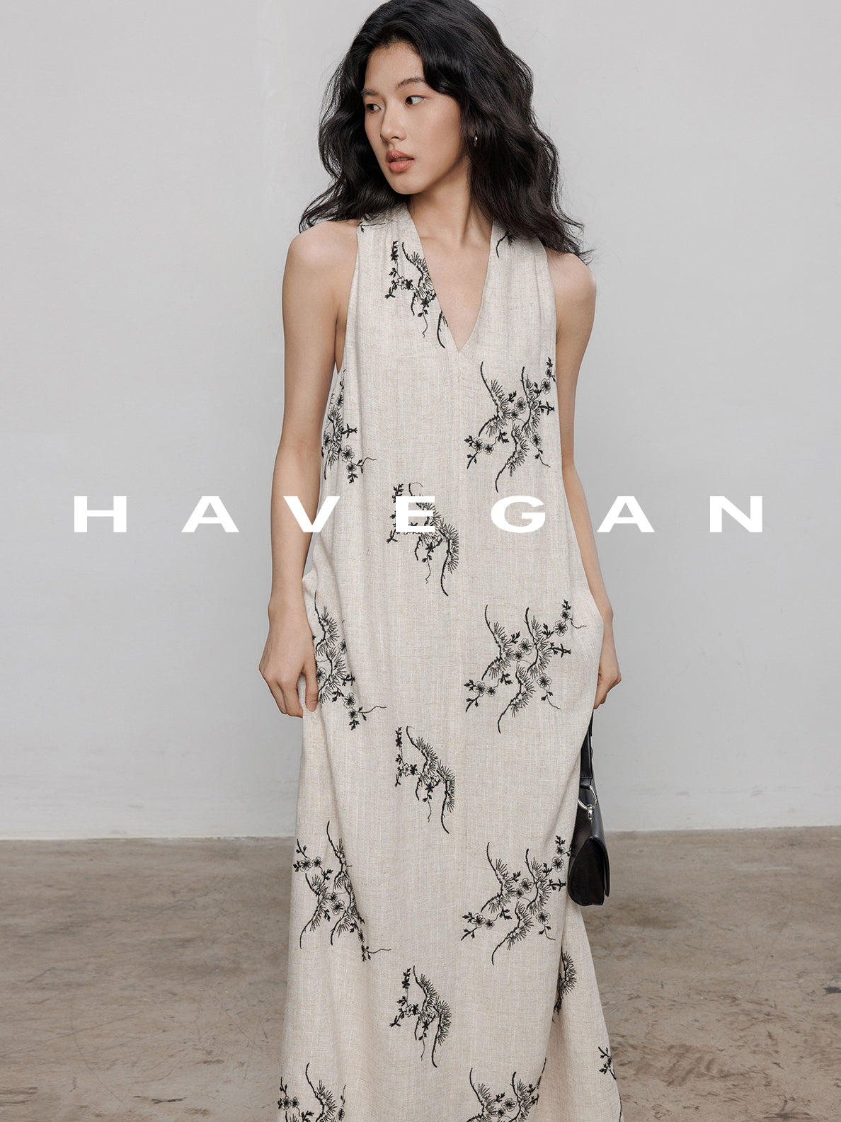 Embroidered V-Neck Sleeveless Dress_BDHL7236