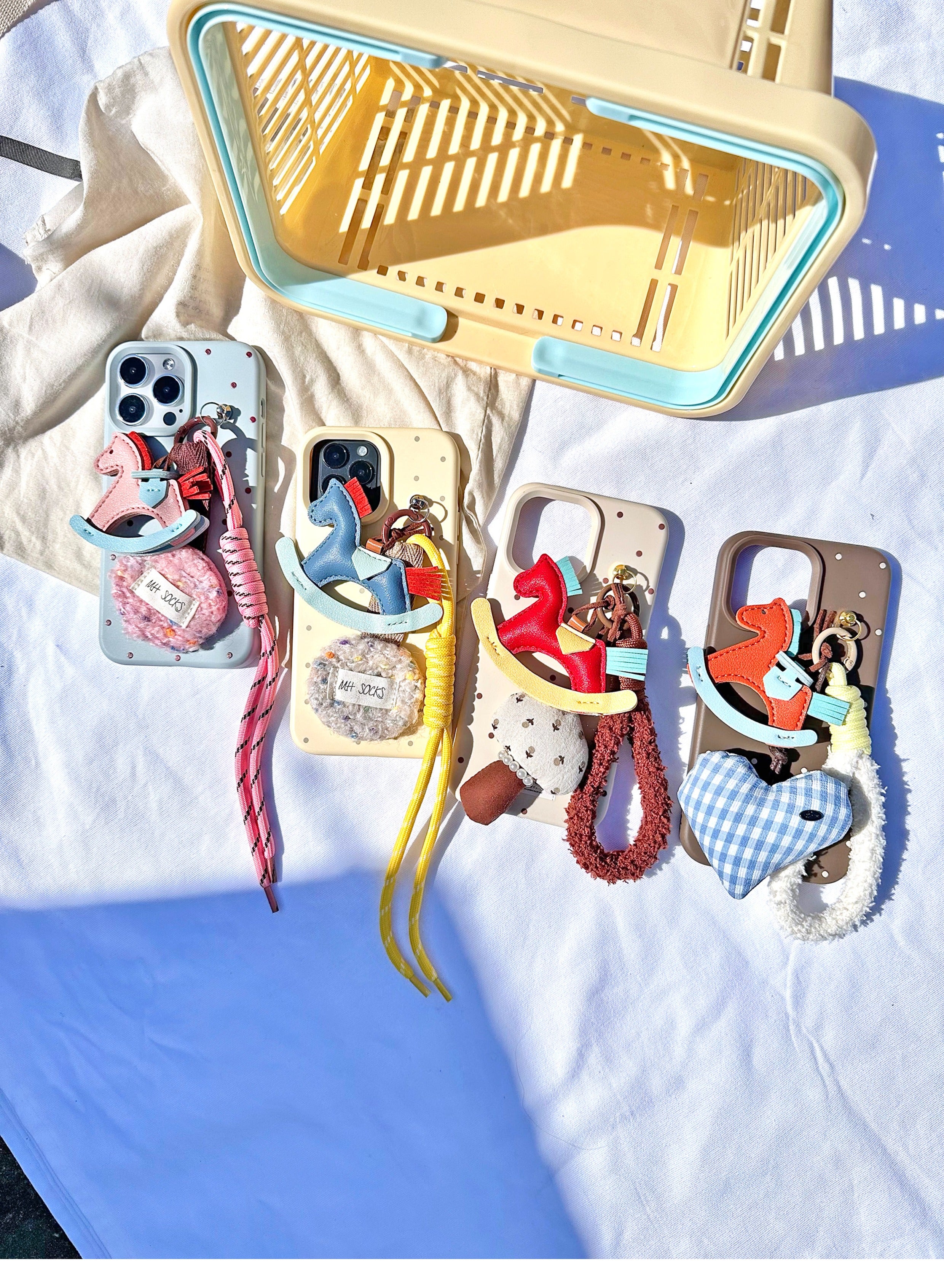 iPhone17追加】3D Rocking Horse Phone Case_HL3270 – HELROUS