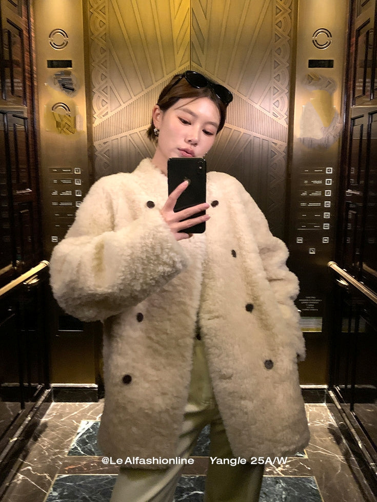 Double-Breasted Fur Coat_BDHL8047