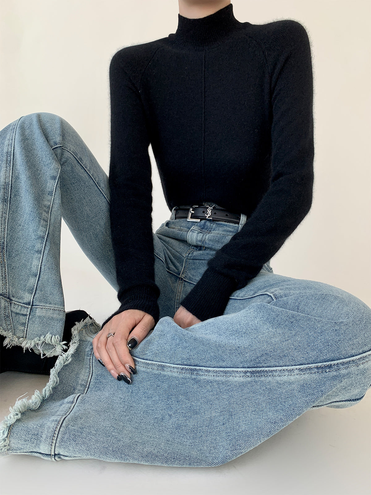 High-Neck Slim Knit Tops_BDHL8021