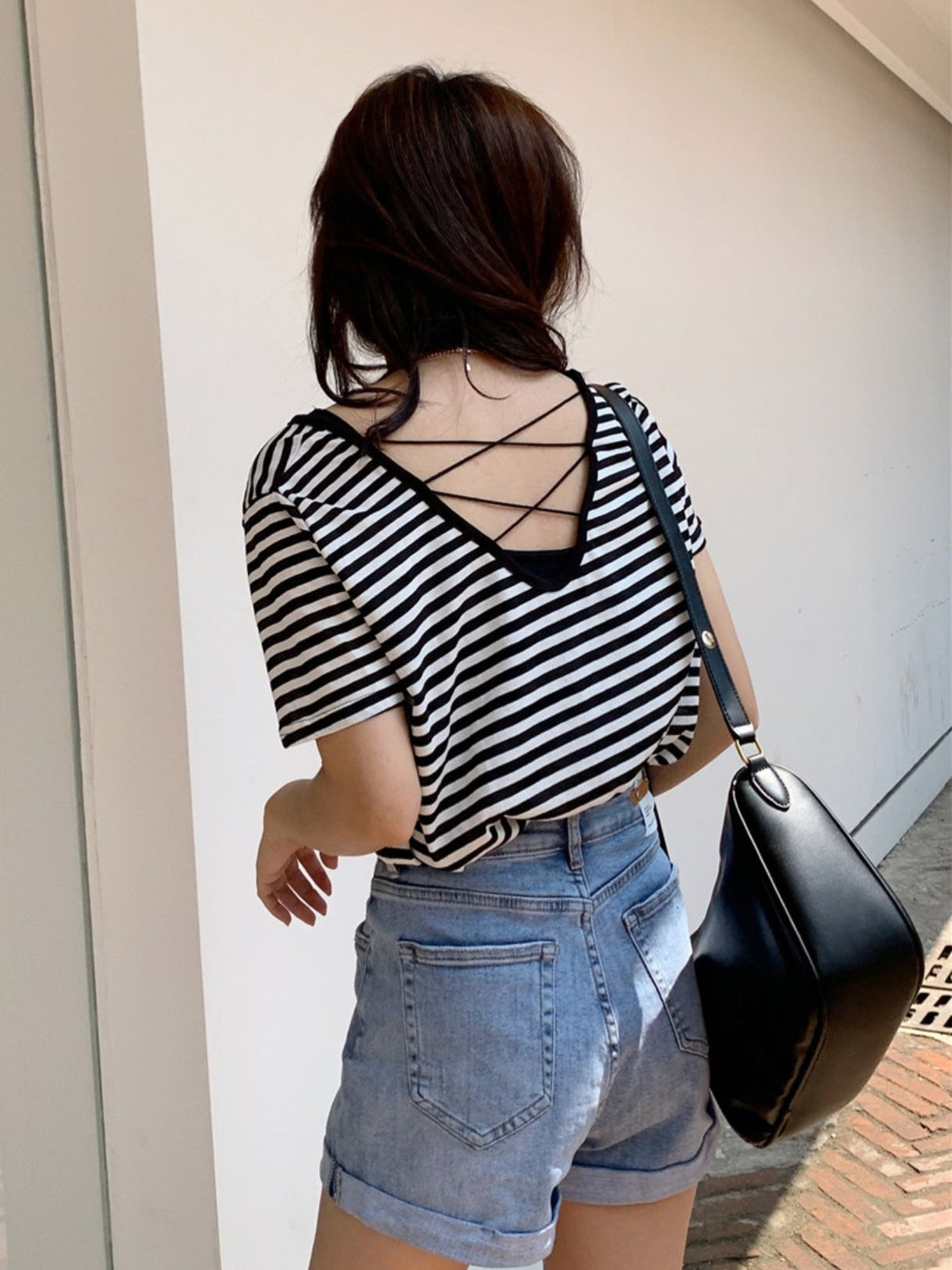 V-Neck Back Cross T-Shirt_BDHL7609