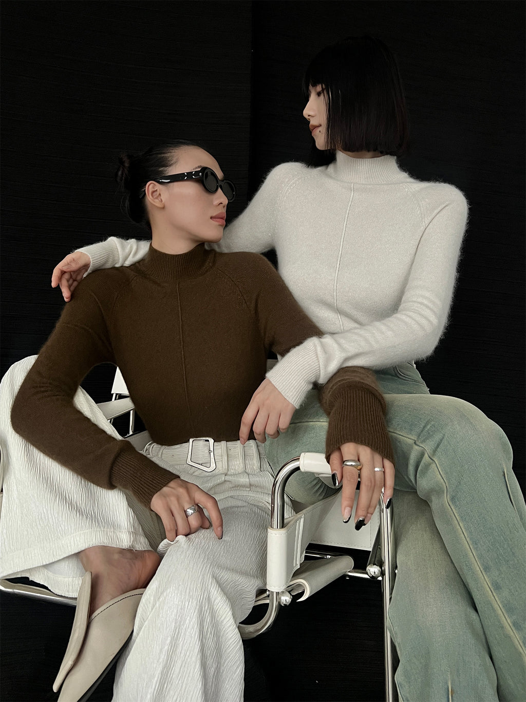 High-Neck Slim Knit Tops_BDHL8021