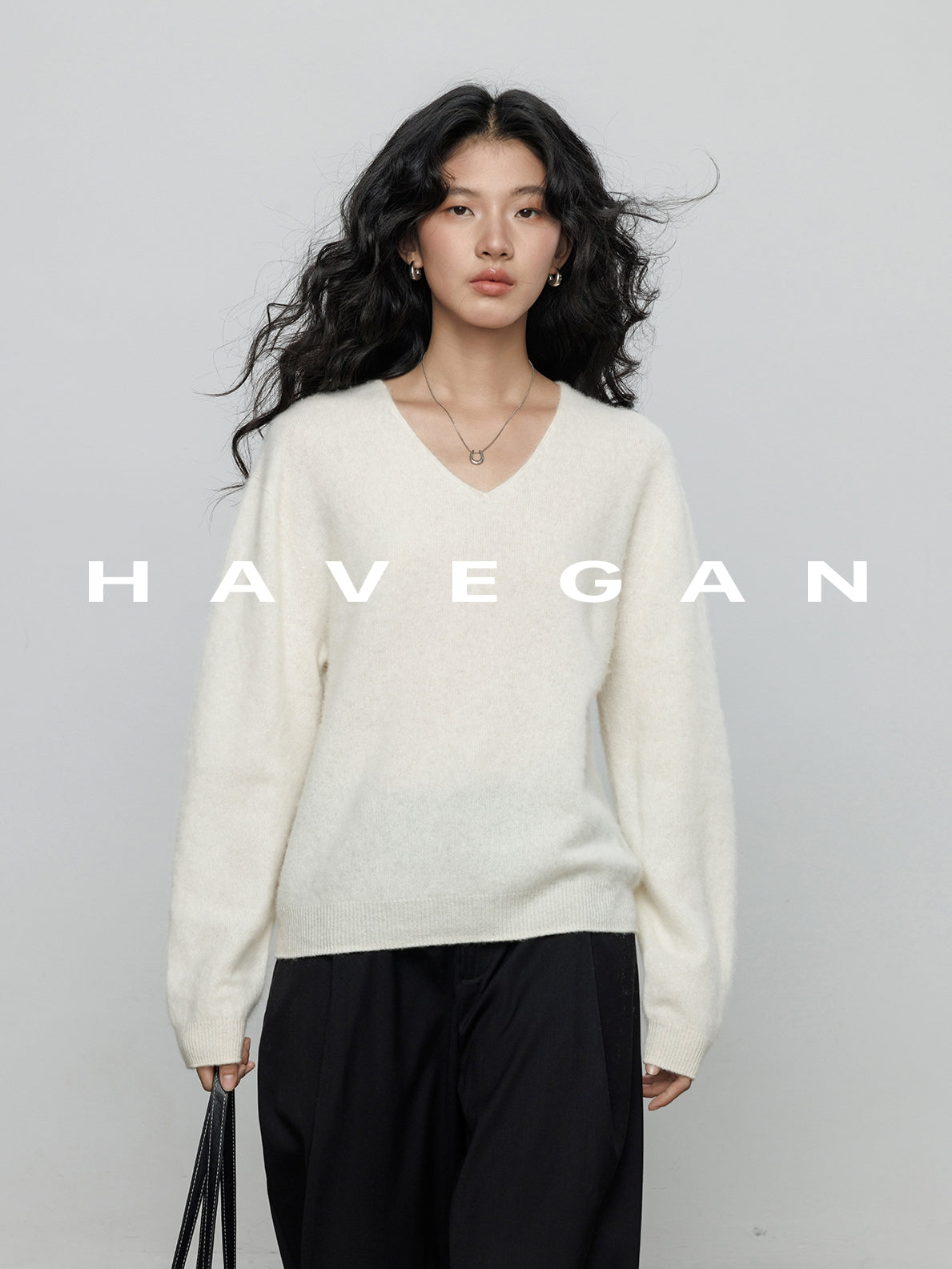 V-Neck Soft Knit Tops_BDHL7895