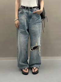 Pocket Embroidered Hole Jeans_BDHL7344