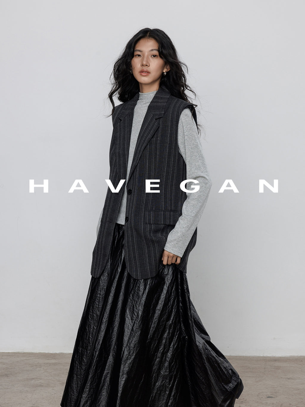 Matt Paper Leather Pleated Skirt_BDHL7706