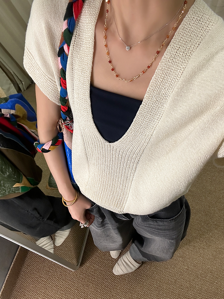 Deep V-Neck Knitted Vest_BDHL7253