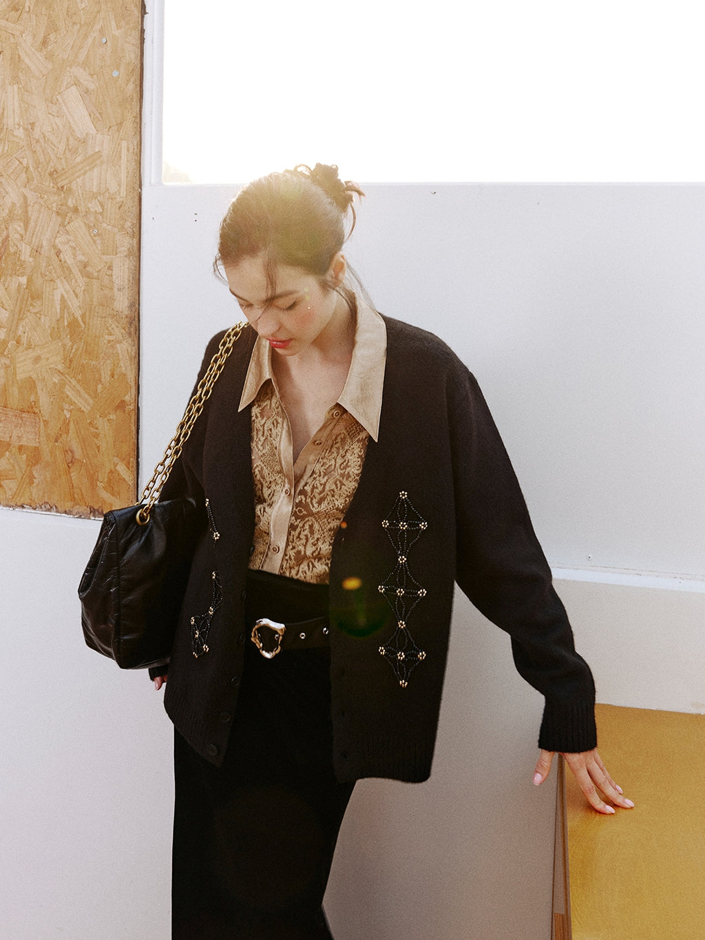 Beaded V-Neck Cardigan_BDHL8001