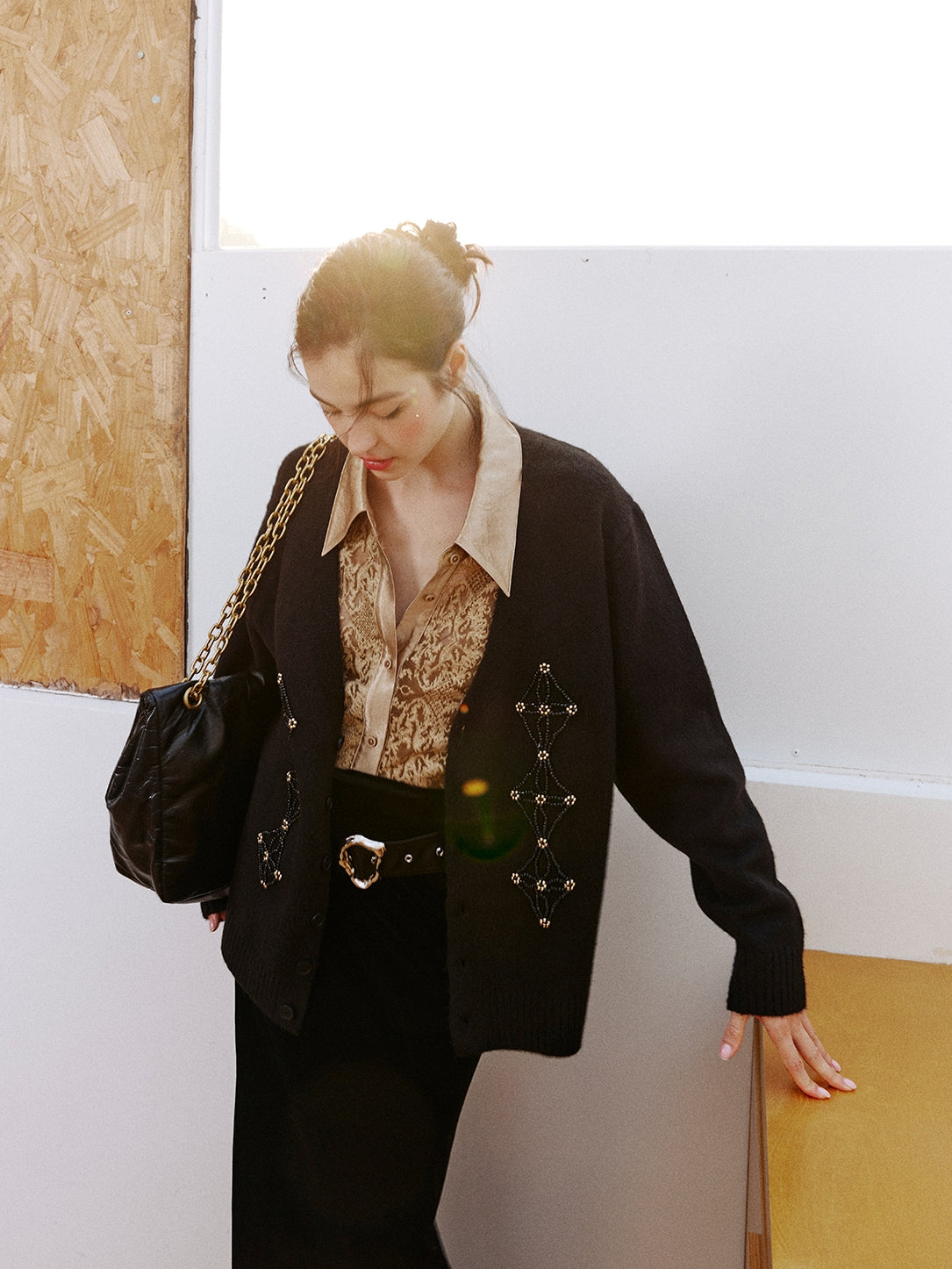 Beaded V-Neck Cardigan_BDHL8001