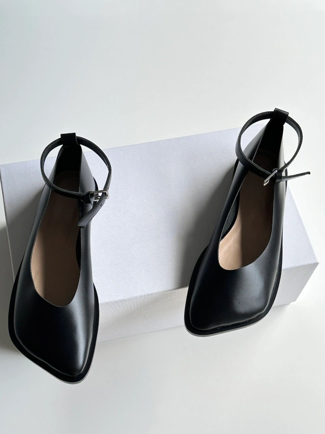 Toe Diagonal Buckle Shallow Shoes_BDHL7455