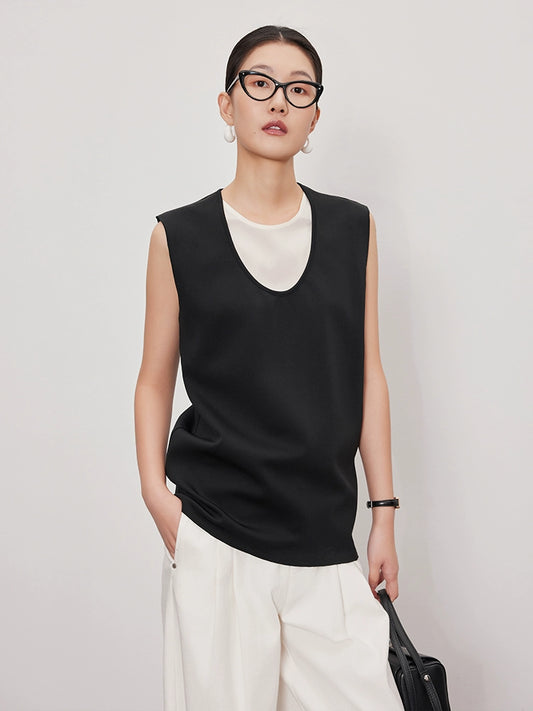Stylish design with fake U-neck camisole and two pieces. Round neck sleeveless T-shirt for women. 