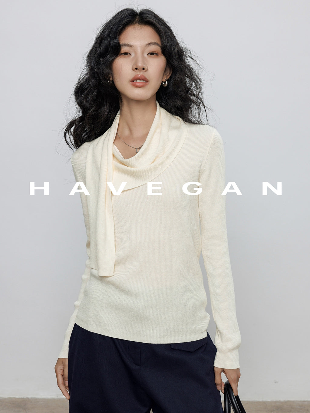 Halter-Neck Knit Tops_BDHL7784