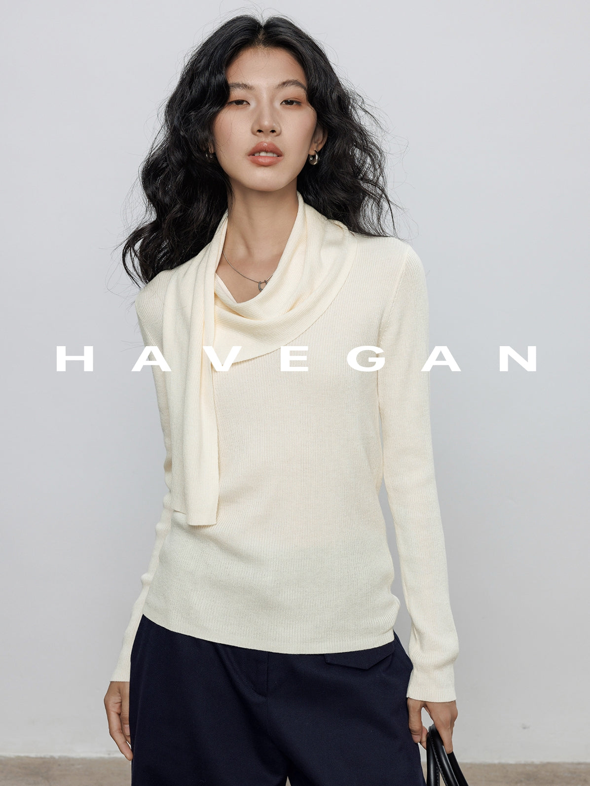 Halter-Neck Knit Tops_BDHL7784