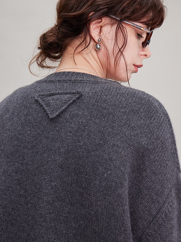 Loose Triangle V-Neck Sweater_BDHL6634