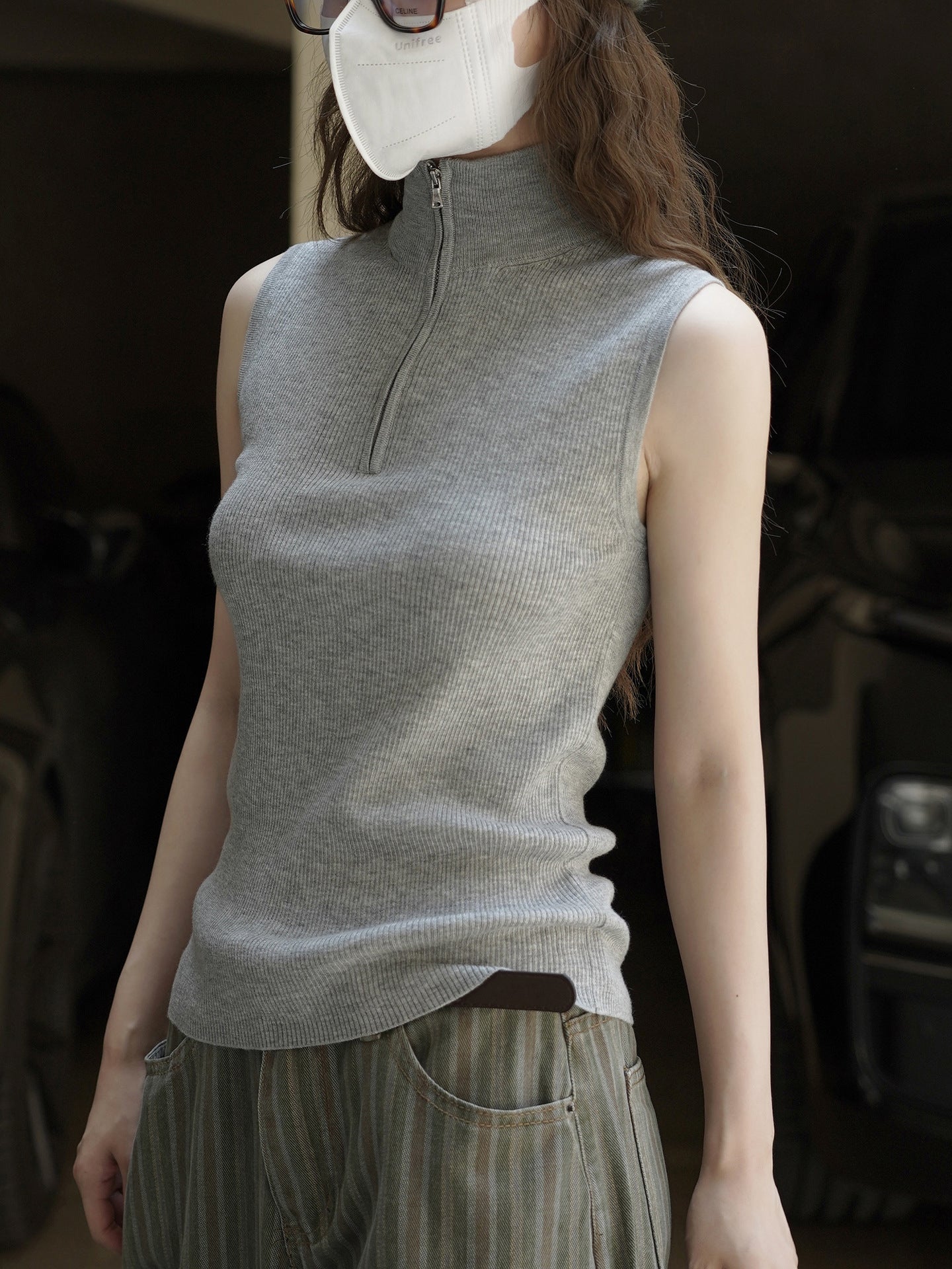 Stand-Collar Sleeveless Knit_BDHL7774