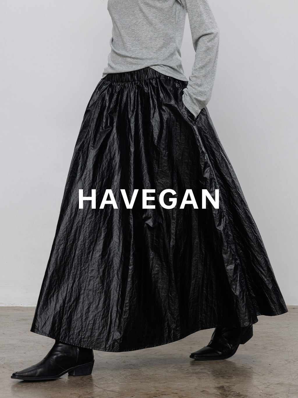 Matt Paper Leather Pleated Skirt_BDHL7706
