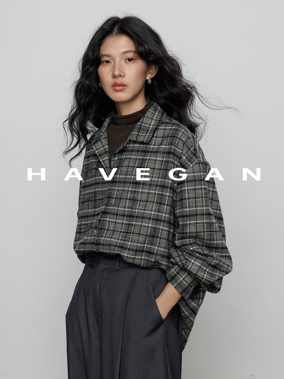 高領刺繡上衣_BDHL7894