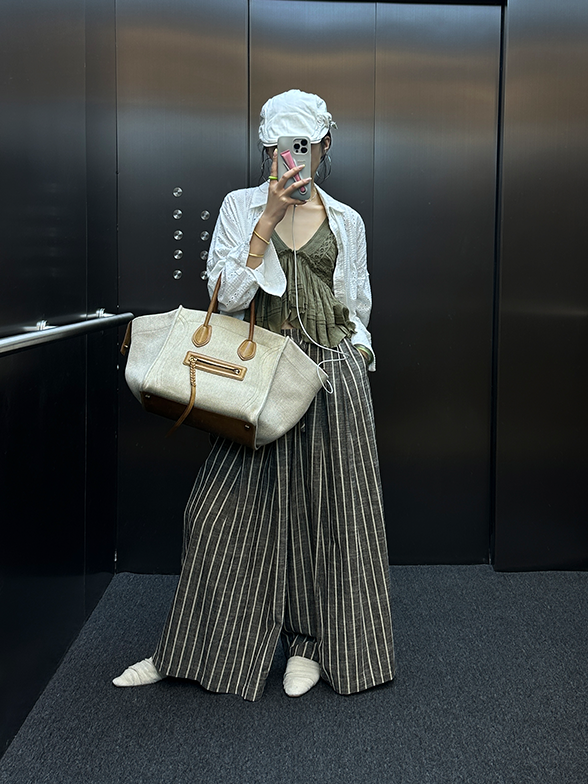 Loose-Fitting Striped Pants_BDHL7252