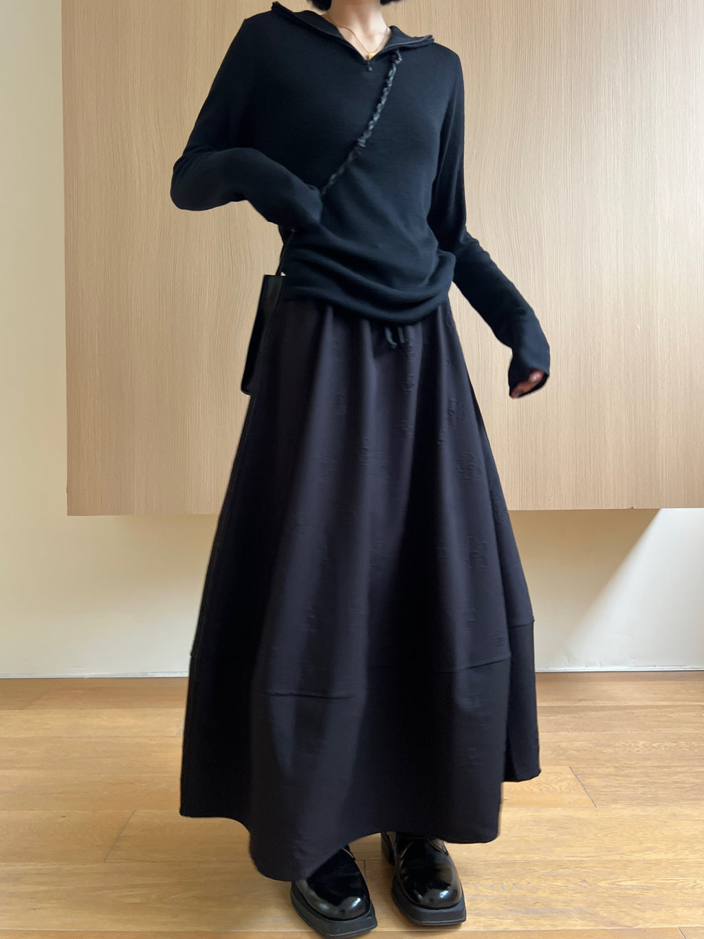 Floral Embossed Thick A-Line Skirt_BDHL6967