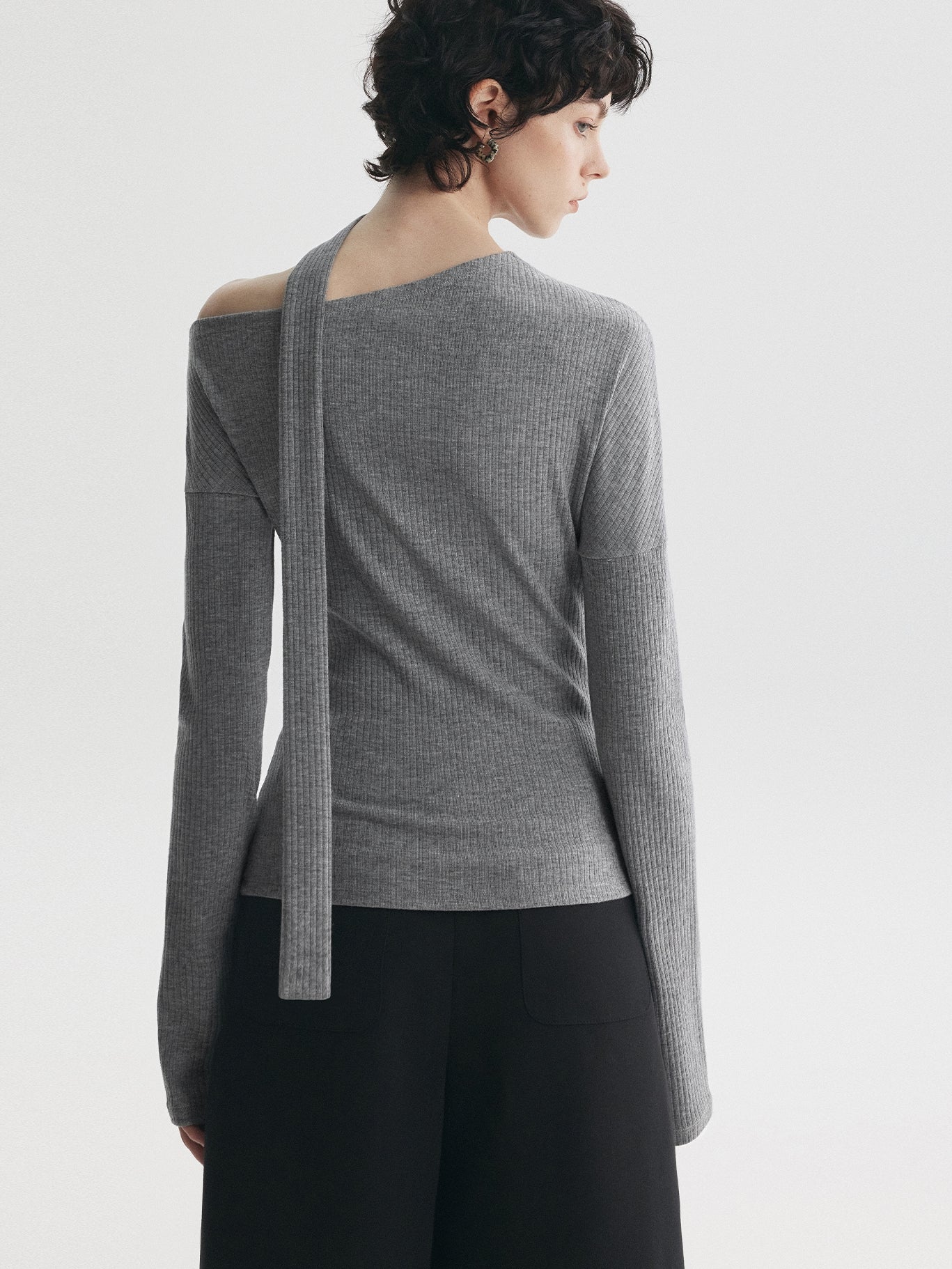 Ribbon-Tie Off-Shoulder Tops_BDHL7729