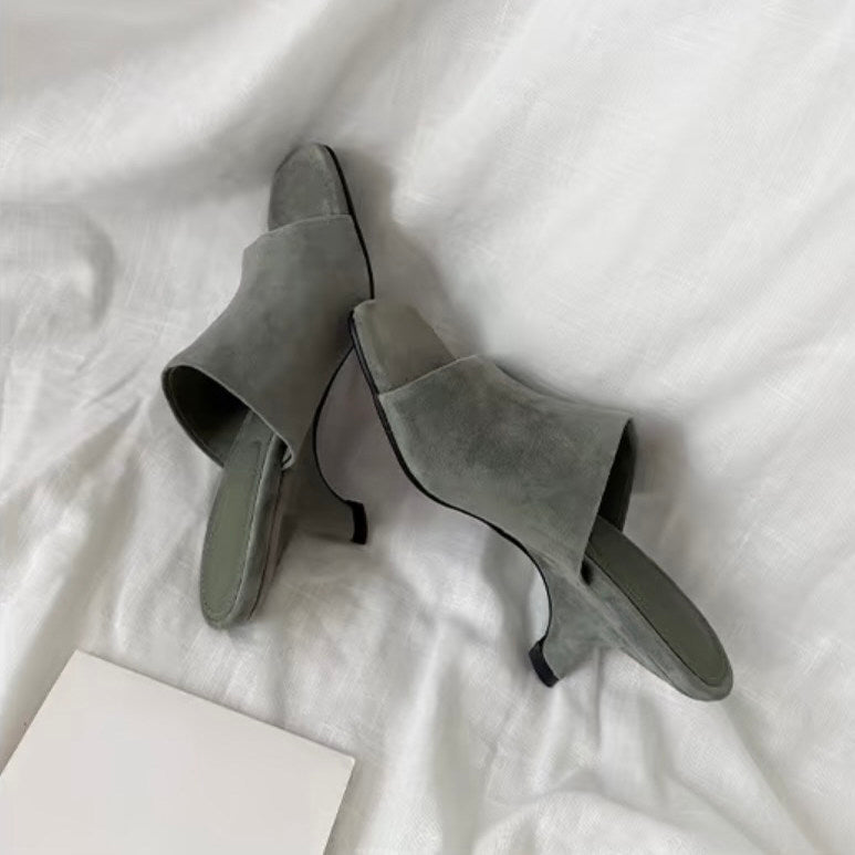 Open-Toe Sculptural-Heel Leather Mules_BDHL8317