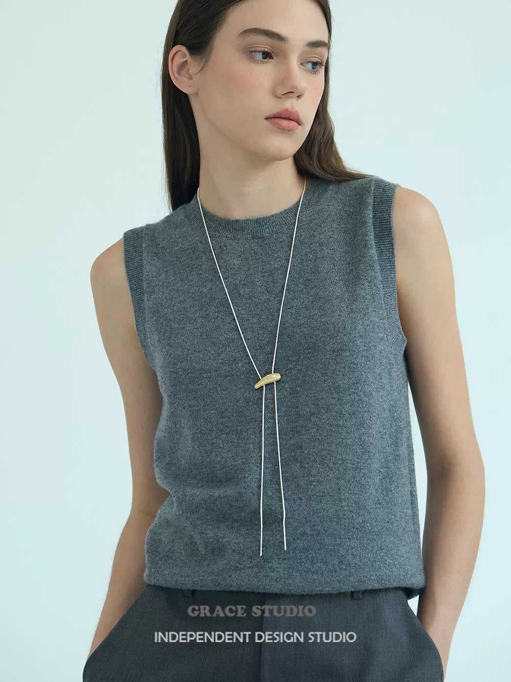 Sleek Contrast Slide Necklace_BDHL7686