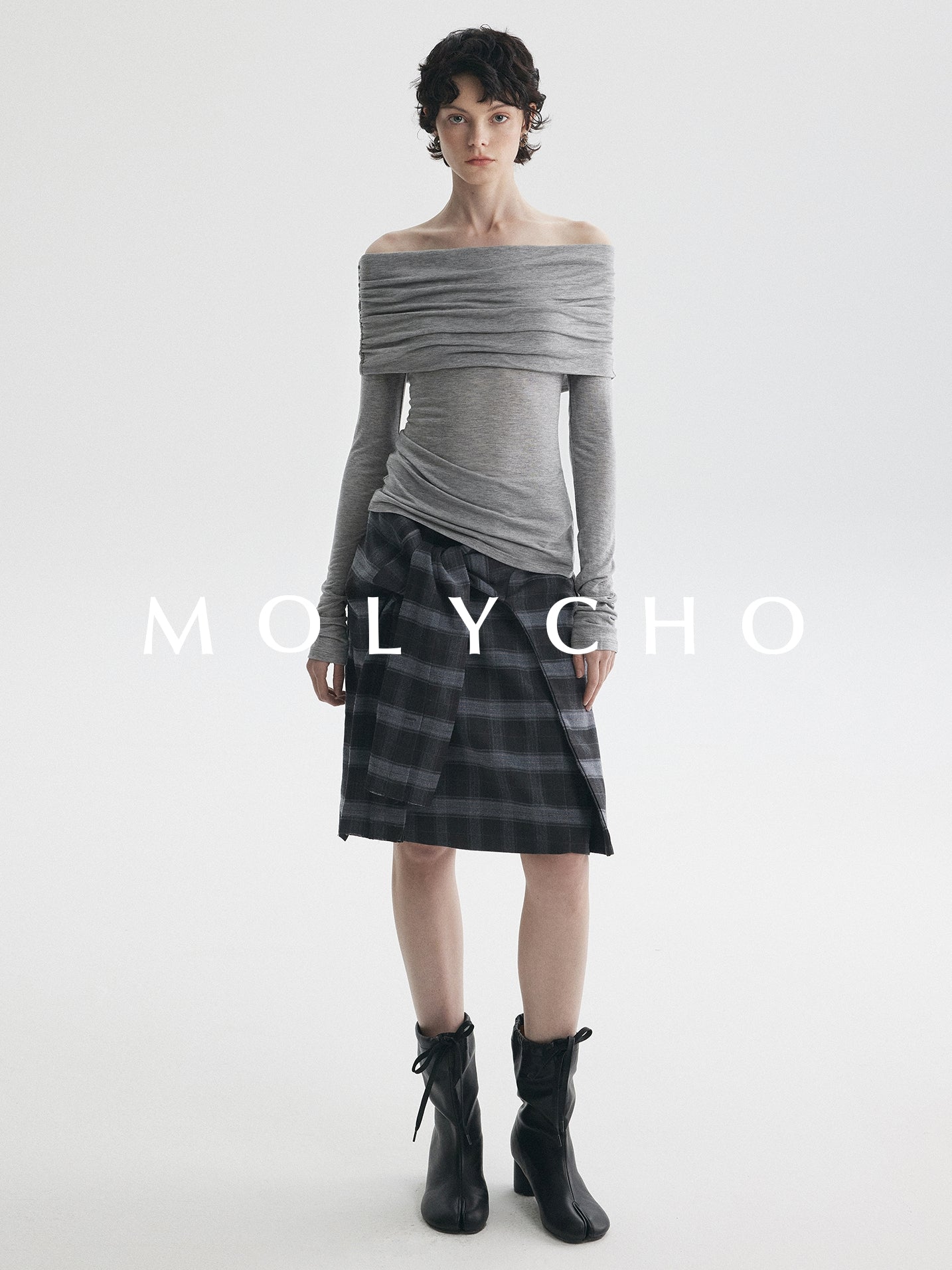 Lightweight Off-Shoulder Pleated Tops_BDHL7727
