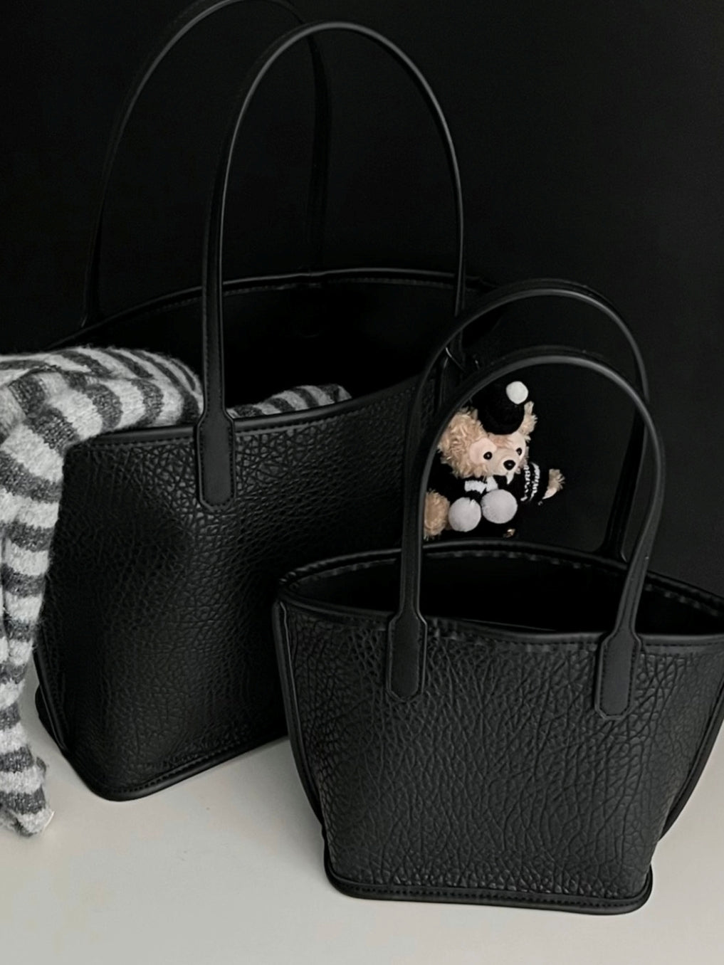 Elephant-Print Black Tote Bag_BDHL8023