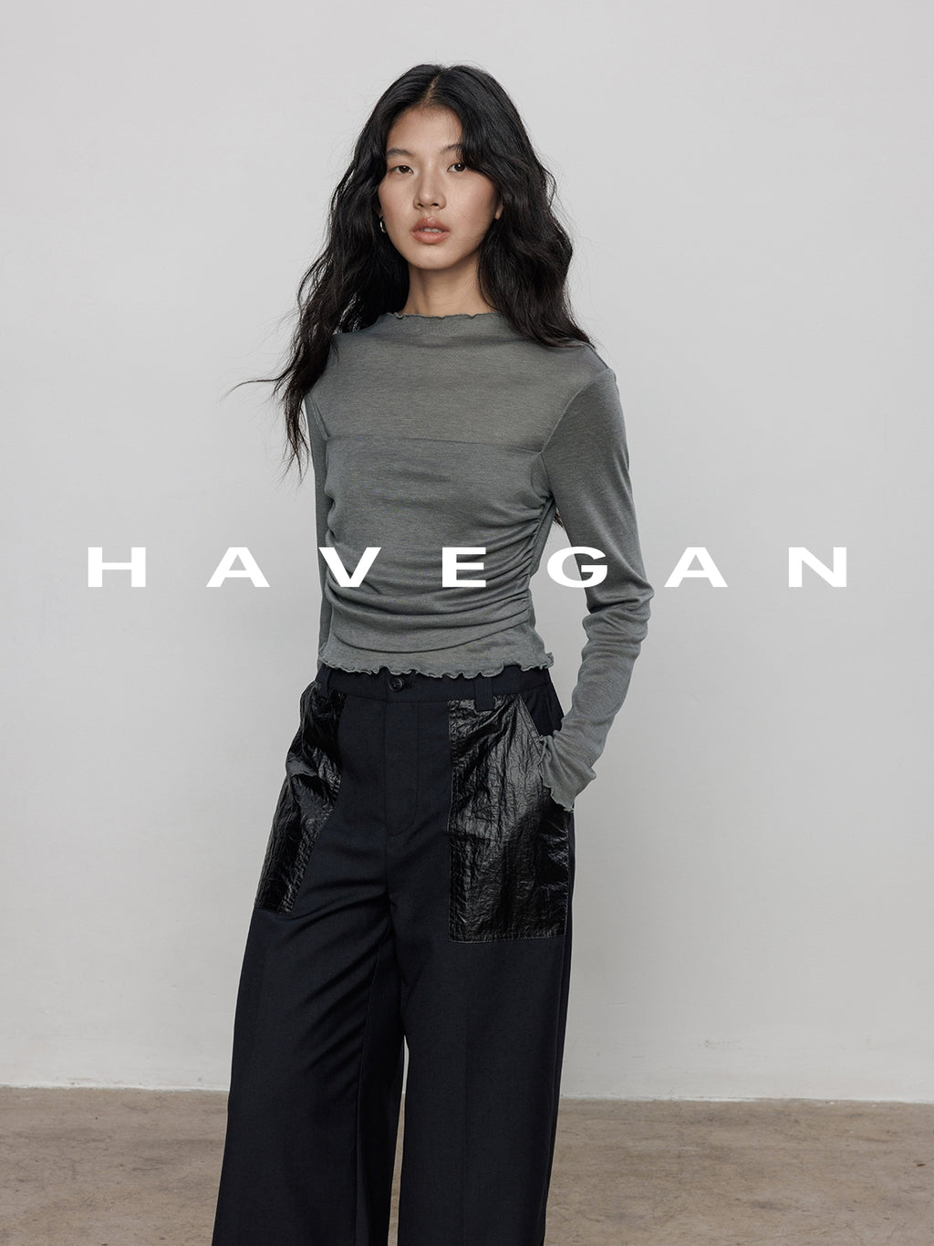 Flower-Petal Hem Slim Tops_BDHL7696
