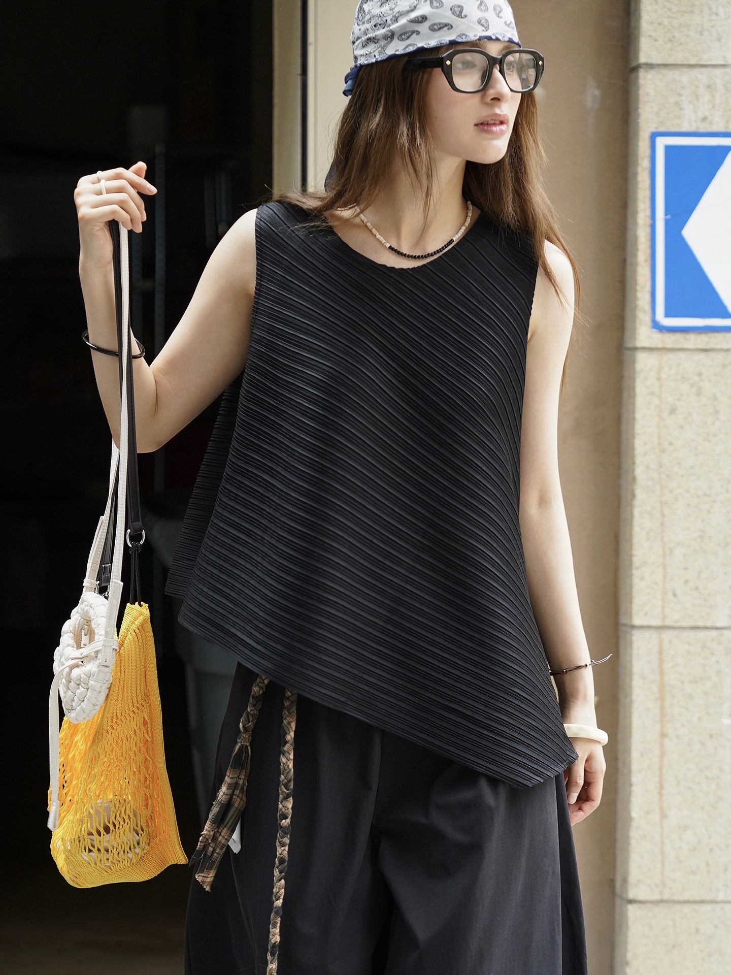 Irregular Round Neck Sleeveless Tops_BDHL7627